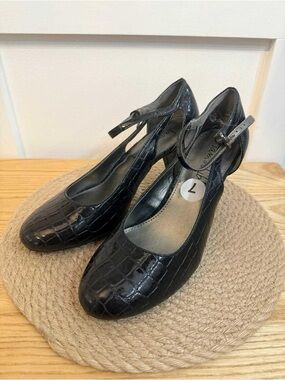 Sam & Libby Black‎ Embossed Animal Patent Heel